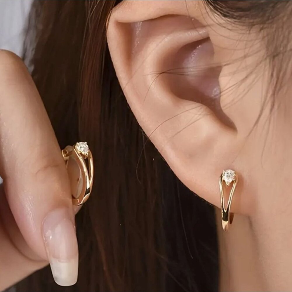 Elegant Gold Small Hoop Earrings